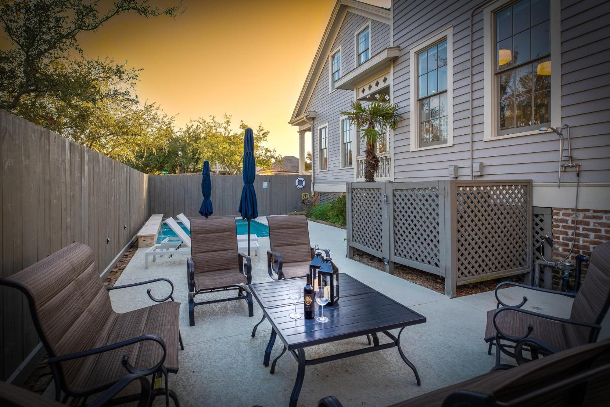 Historic 1871 Coastal Breeze With Heated Pool - Restoring Galveston Villa Exterior photo